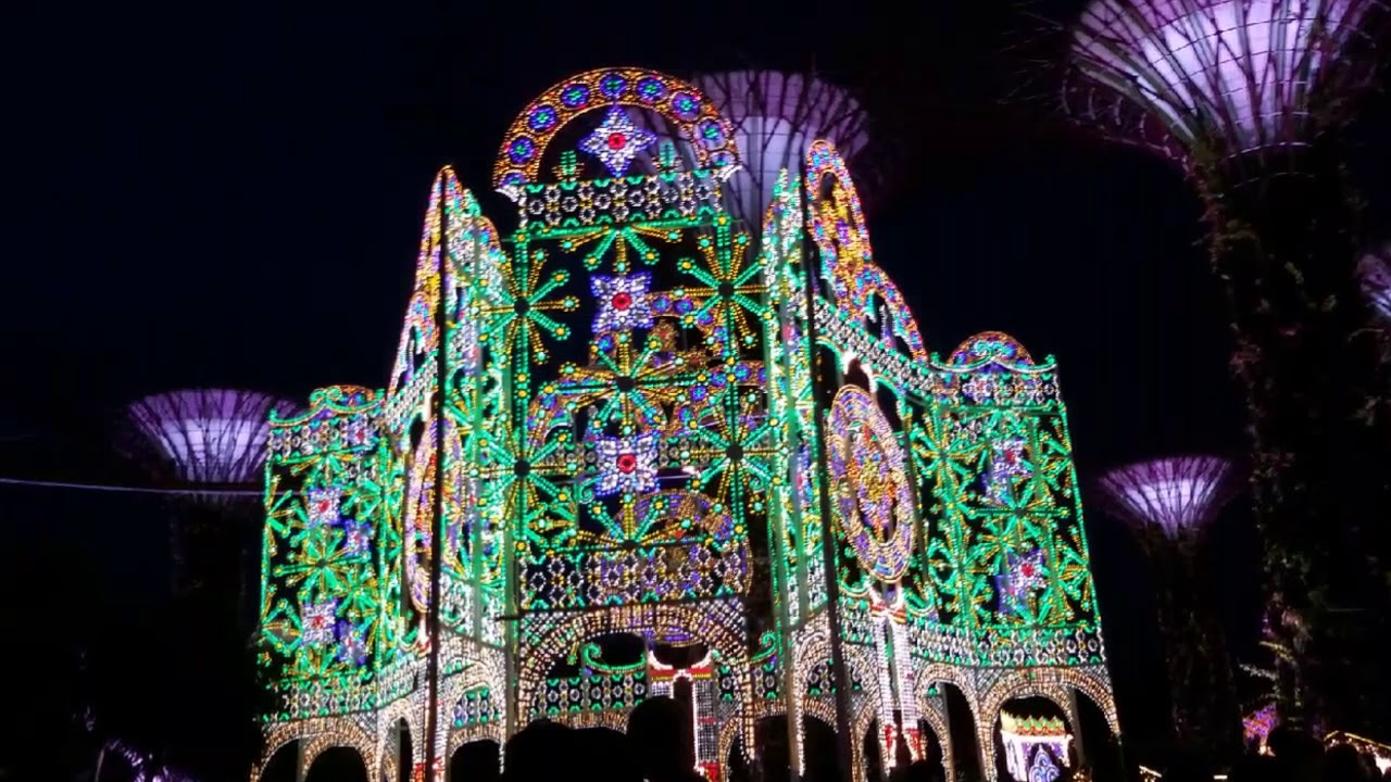 Marina Bay Sands; Christmas Wonderland & Light show YouTube