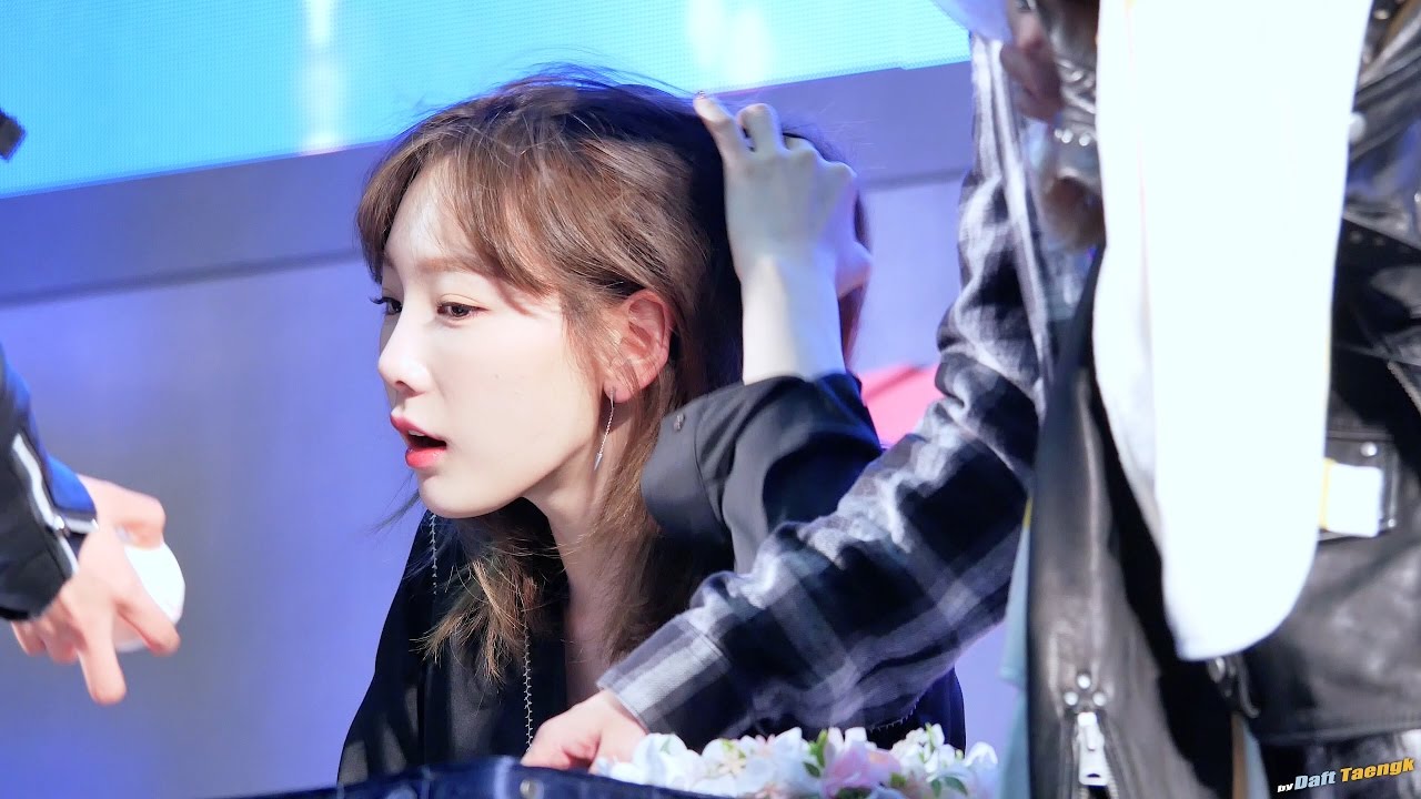 161118 검과 마법 팬사인회 태연 직캠 by DaftTaengk