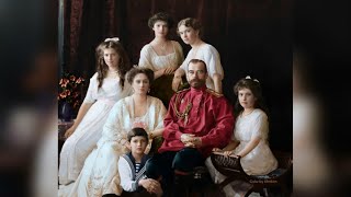Nicholas II with his family, 1914. Animated photograph.