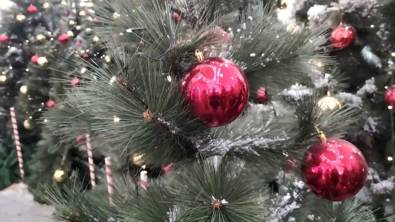 THE SHIFTING SPACE OF SHOPPING MALL DURING CHRISTMAS IN JAKARTA