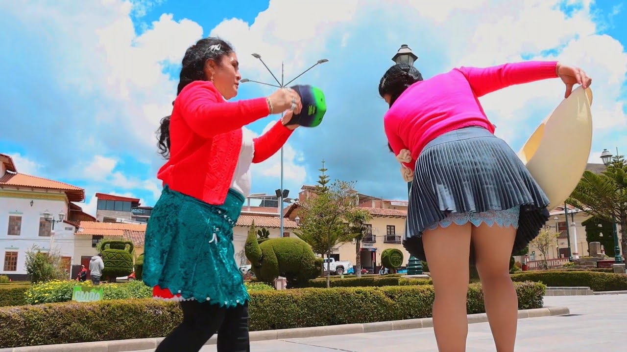 Bailando el mix Reales de Cajamarca versus de mujeres