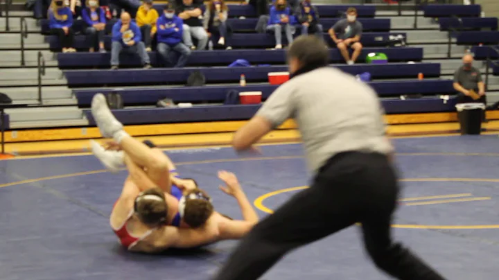 220 Joey Petersen (North Scott) over Johnathan Lil...