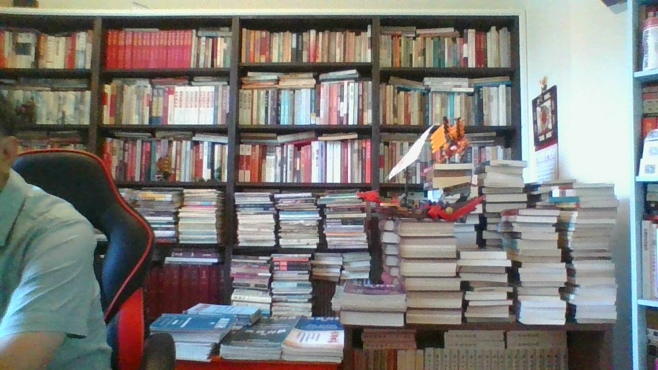 中央政治局委员早餐吃什么？国务院副总理一年里吃多少人参？开国上将家里的厨师有几个？成都军区是哪家的“山头”？军内的“山头”为什么连老大都经常很挠头？造反派起家的中央常委王洪文被指控“花天酒地”冤不冤？