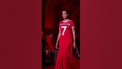 اطلالة جورجينا من عرض ازياء 2024 ❤️