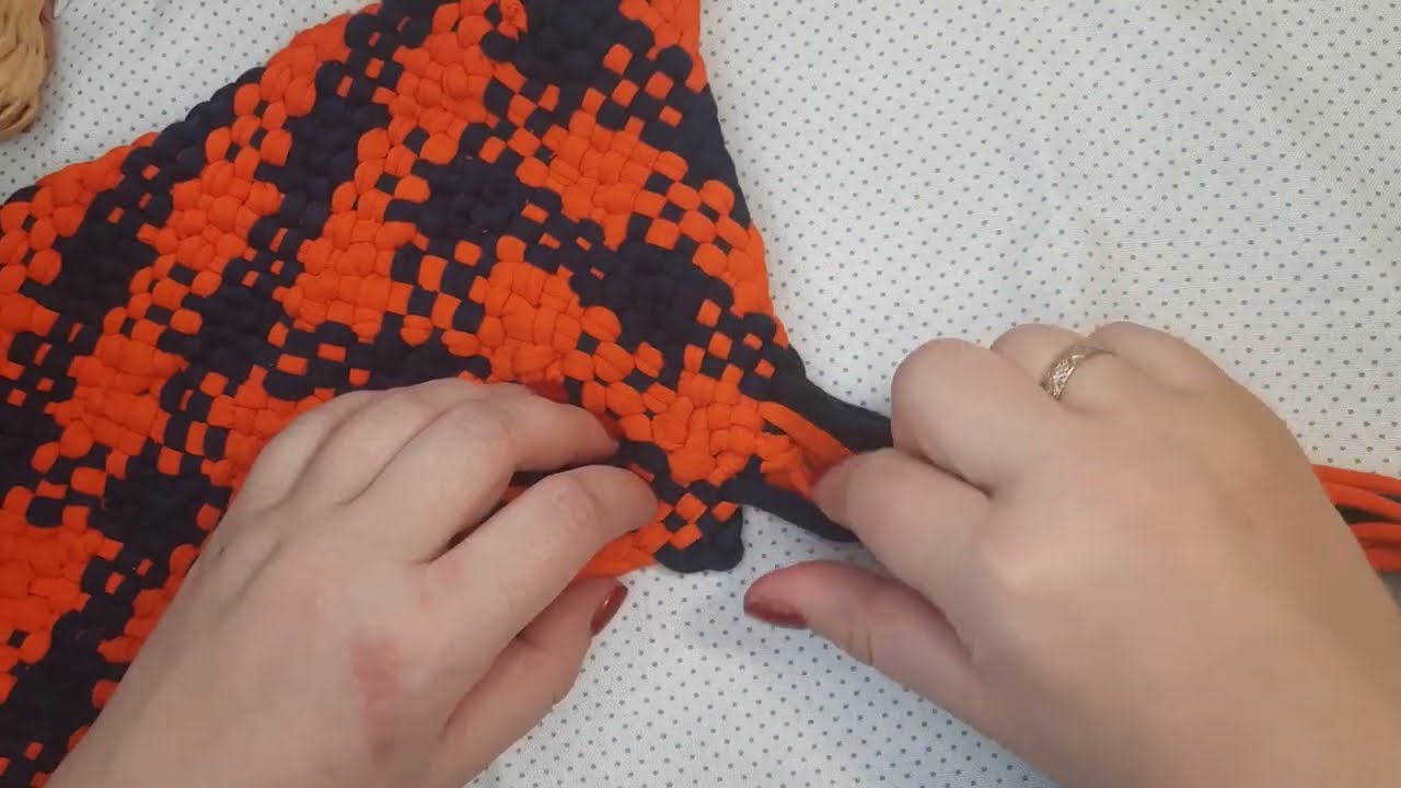 Что можно сделать из старых футболок! супер идея!