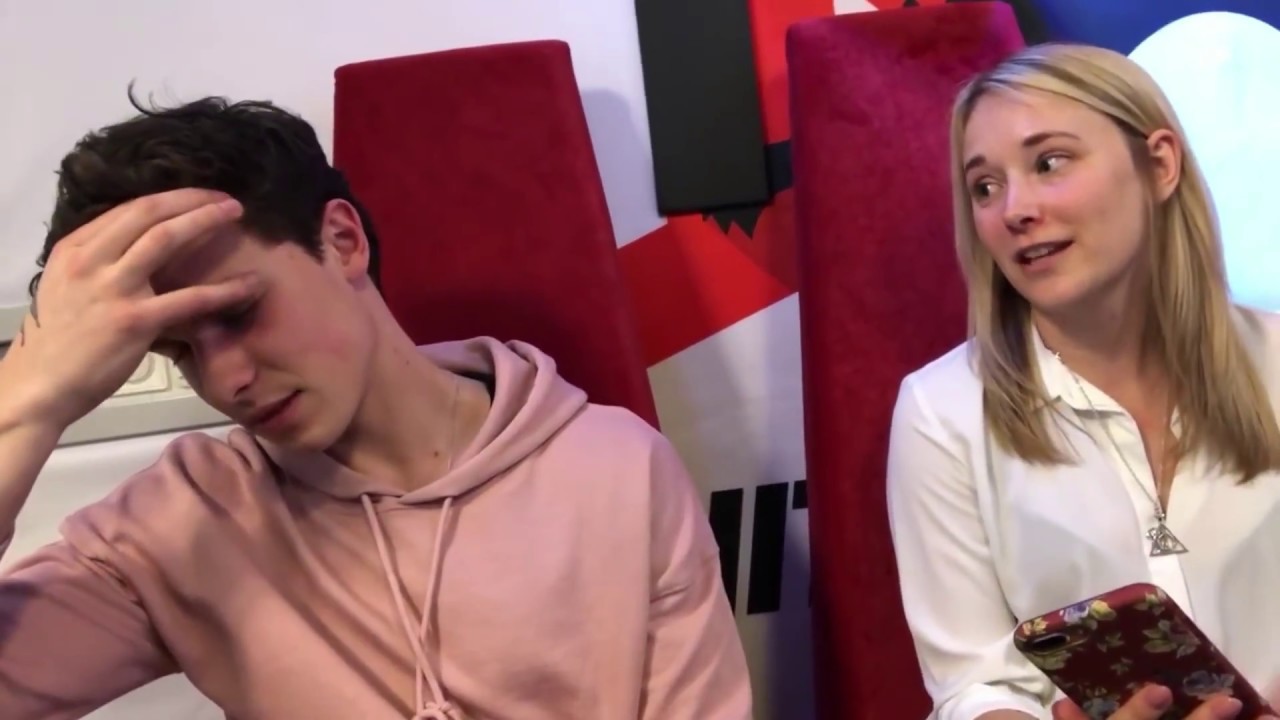 shawn mendes being cute for 3 min straight