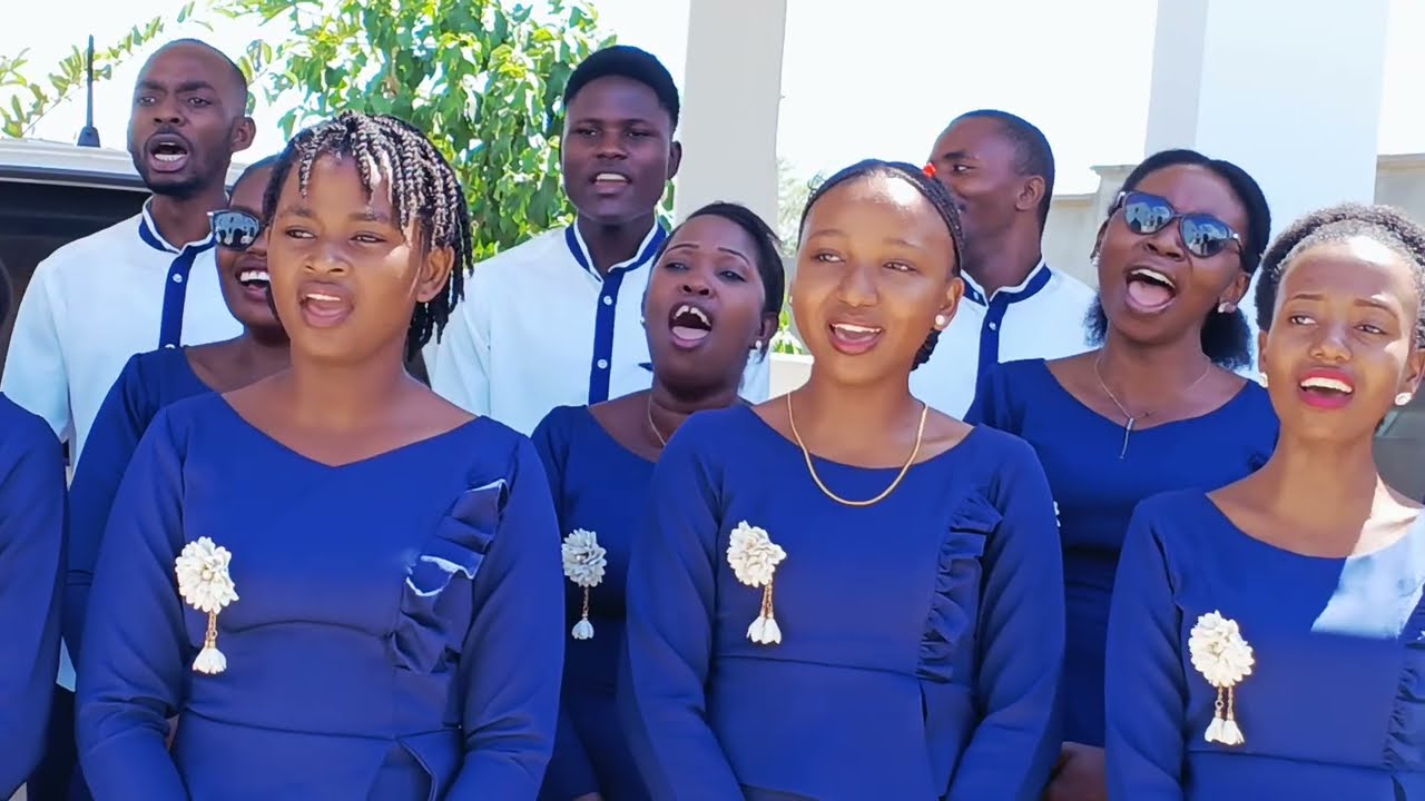 Live  performance  Ya Wimbo wa MAJITOLEO  na wana kwaya wa kwaya ya BMMM |Parokia Ya Mt Ambrose .