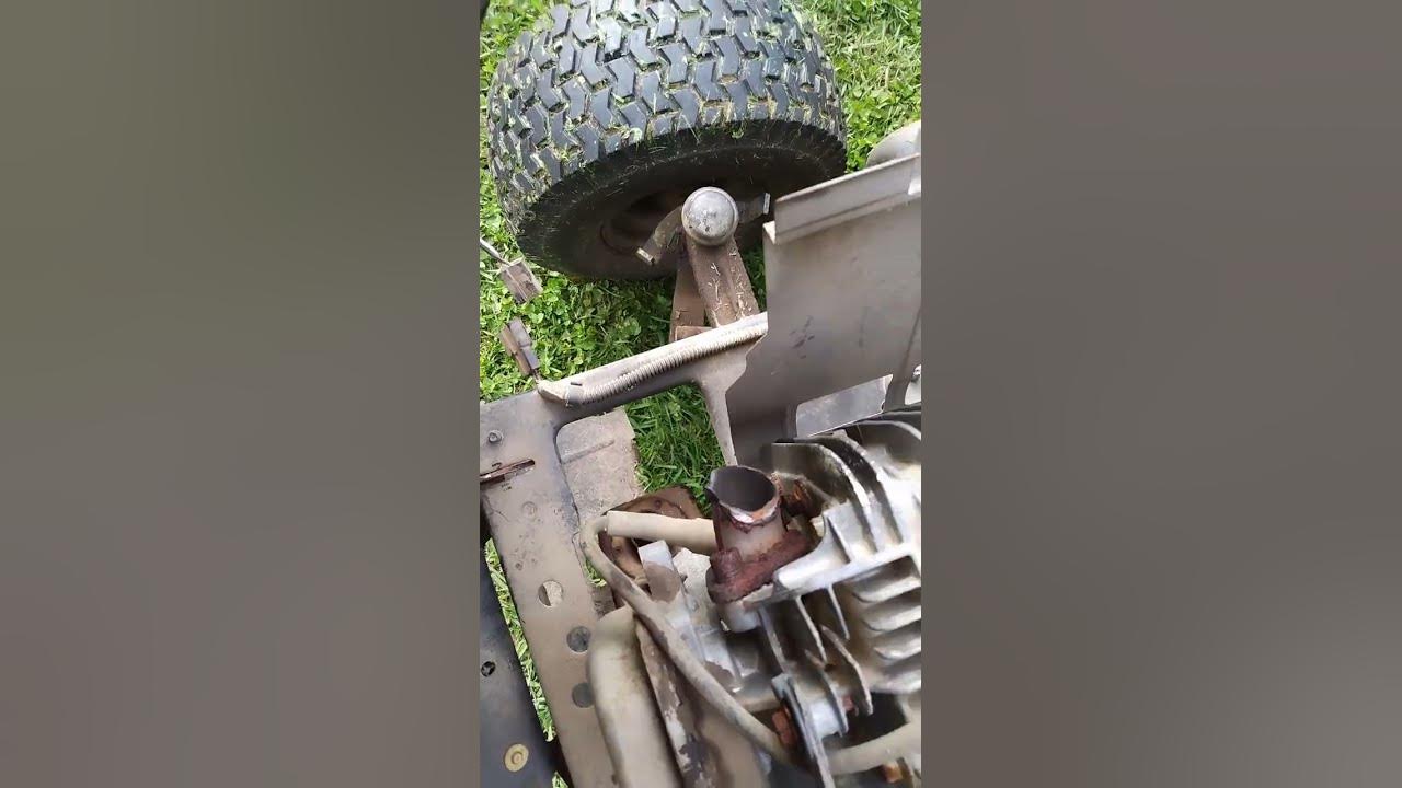19.5 horsepower Briggs & Stratton with straight pipe revving and cold