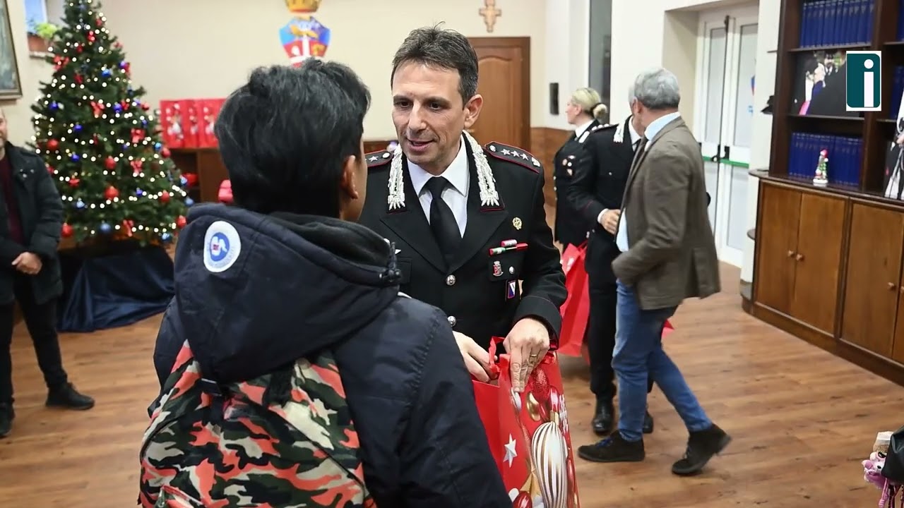 Scambio di auguri natalizi in Caserma con i ragazzi delle case famiglia