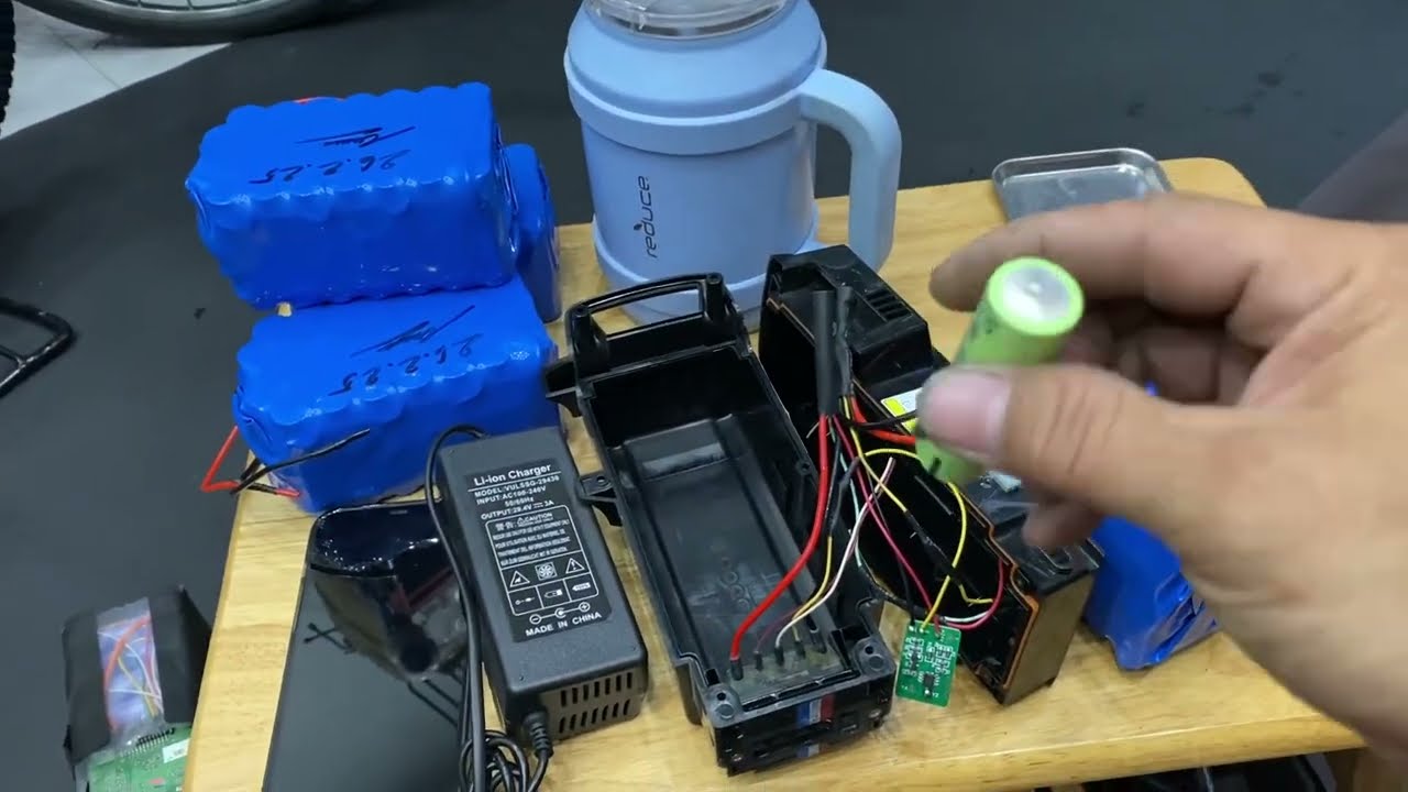 Đóng pin xe đạp điện trợ lực Yamaha - Panasonic có dễ không ???