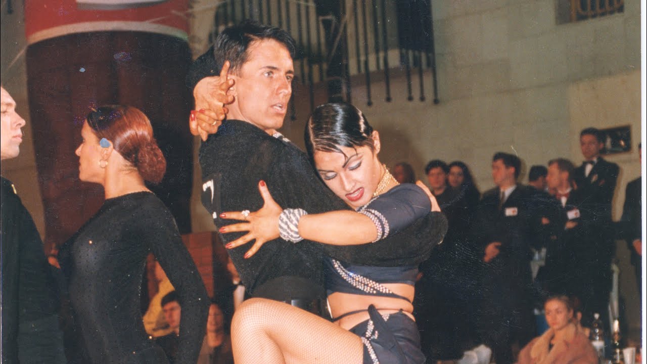 Любопытно, кто тут не спит? Моя история жизни в бальных танцах. 