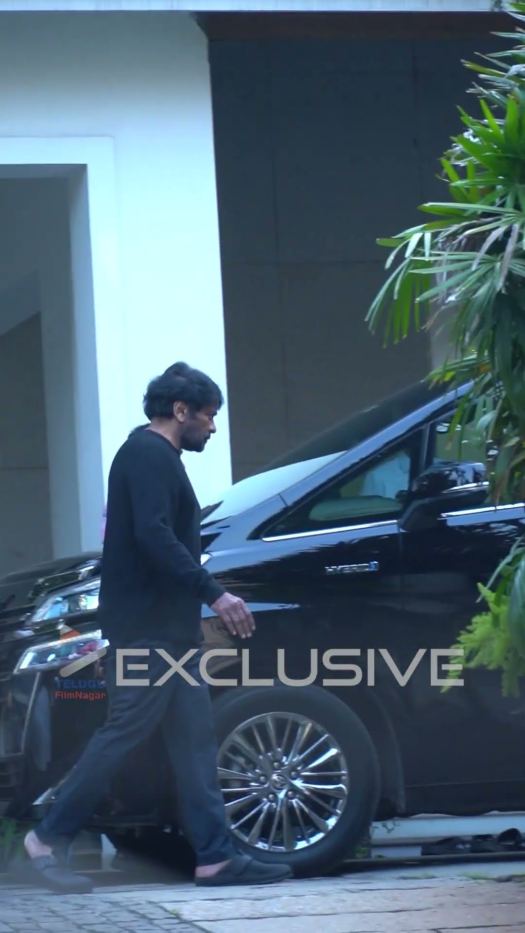 Visuals of Megastar #Chiranjeevi at #AlluAravind’s house post #AlluArjunArrest | #Shorts | #YTShorts