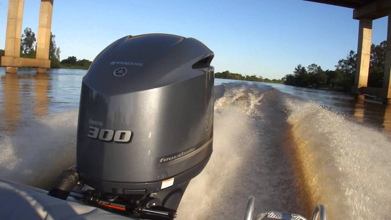 How Fast Does A 300 Hp Boat Go