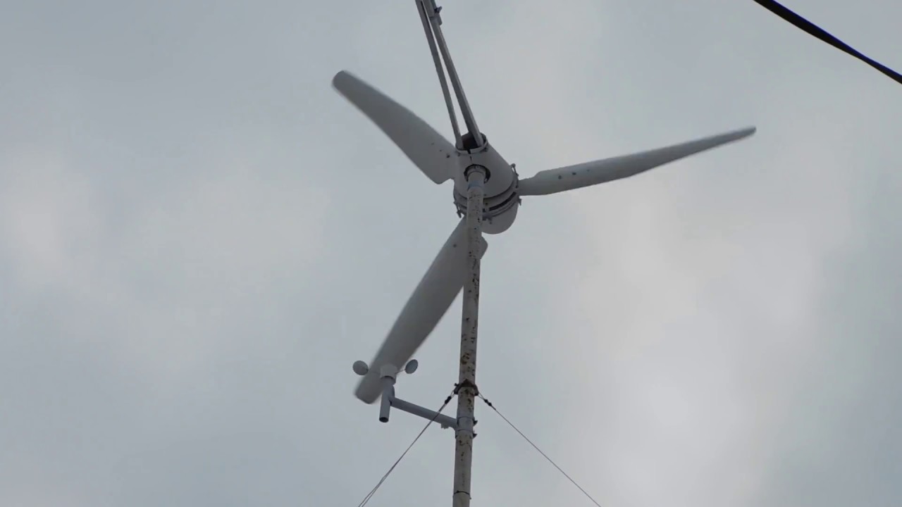 На ветру!Хорошие показания нового ветряка - YouTube