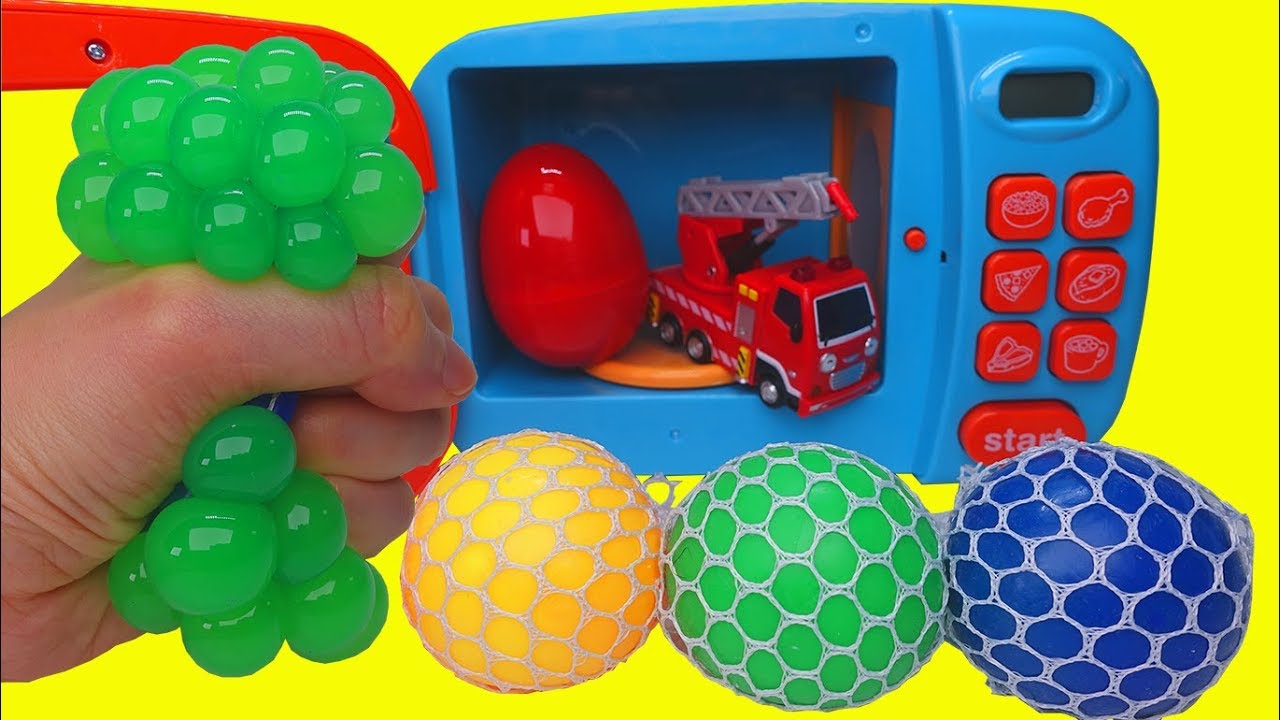 Learn Colors with Squishy Mesh Balls and Microwave Surprise Toys | Colo's Toys