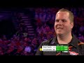 BIZARRE 😆 Fly interrupts play during Dirk Van Duijvenbode's throw!