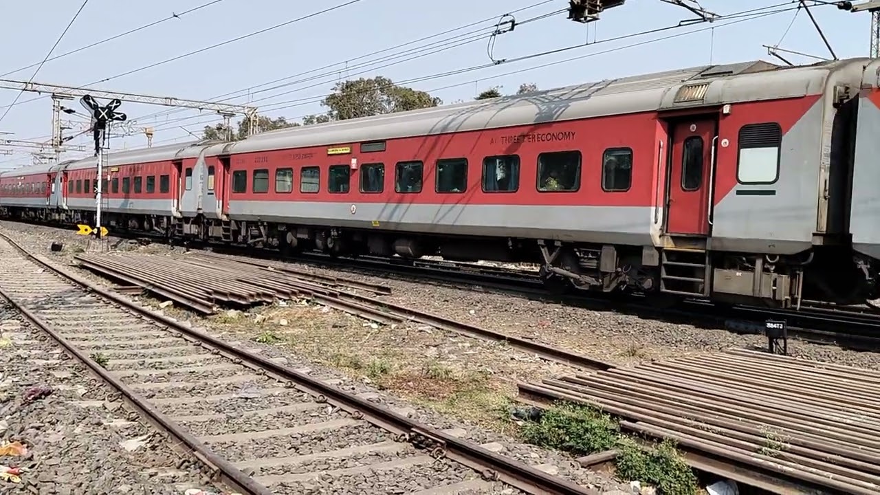 Tamilnadu Express Moving Elegently behind to New Delhi, Viral videos #ntpc #train #viral #railway