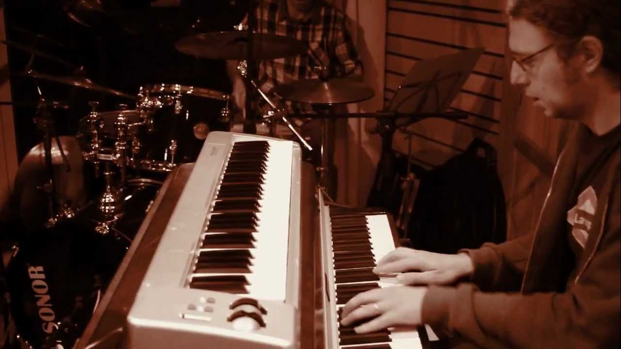 VenueConnection - "How Does It Feel?" live at Keepin' The Groove Studios auf YouTube ansehen VenueConnection - "How Does It Feel?" live at Keepin' The Groove Studios auf YouTube ansehen