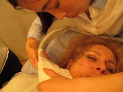 Кот маркиз мем. Бухая сестра. Дама падает в обморок. Парень засыпает. Девушка снотворное.