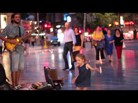 Little Girl Dancing - Despacito - Guitar Street Cover