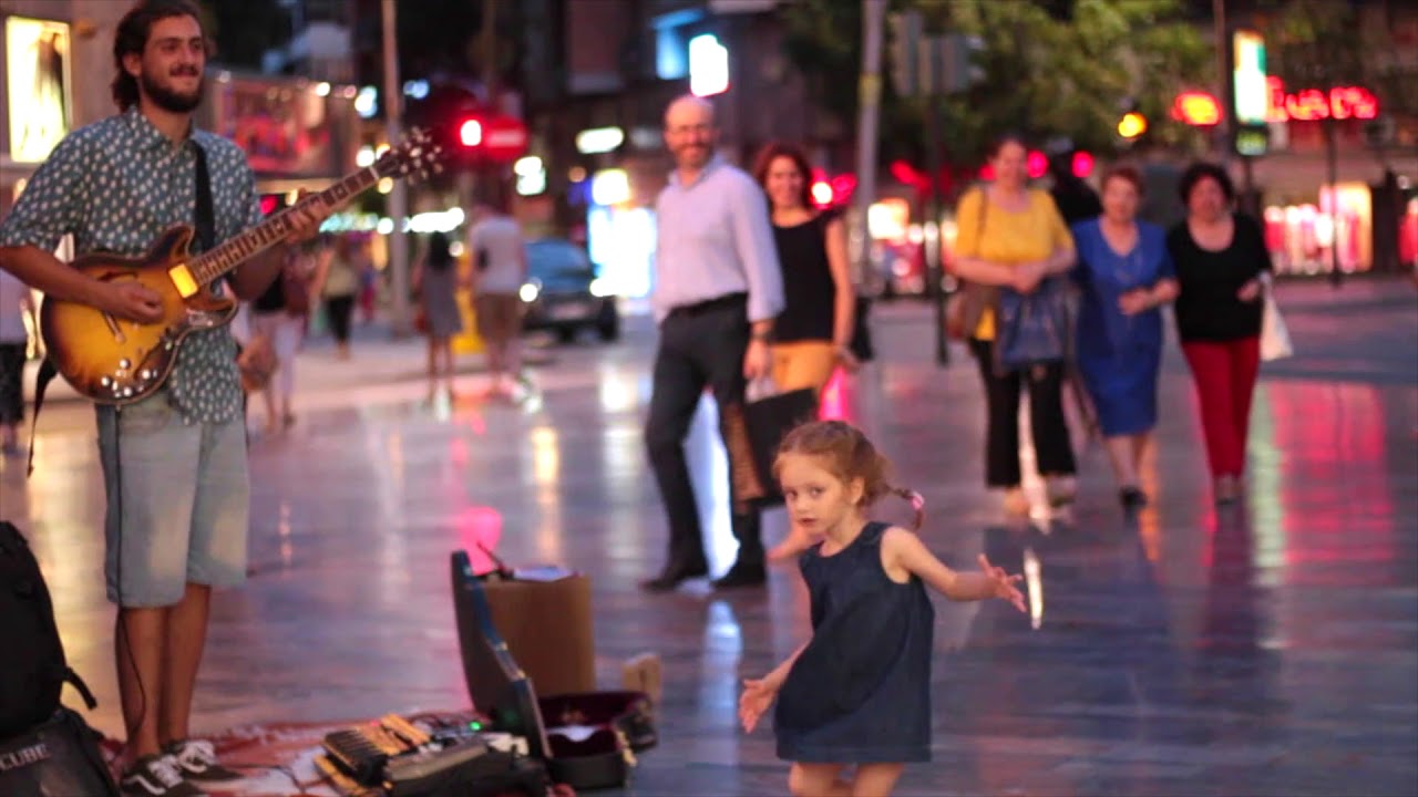 Little Girl Dancing   Despacito   Guitar Street Cover