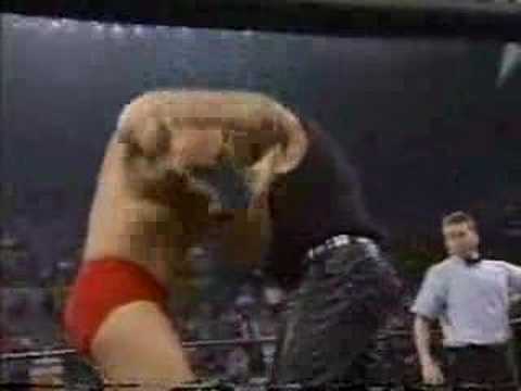 Here's another Barry Darsow match for you to enjoy... Gotta love them jobbers. If anyone has footage of Barry during his Mr. Hole-in-One gimmick, please post it!