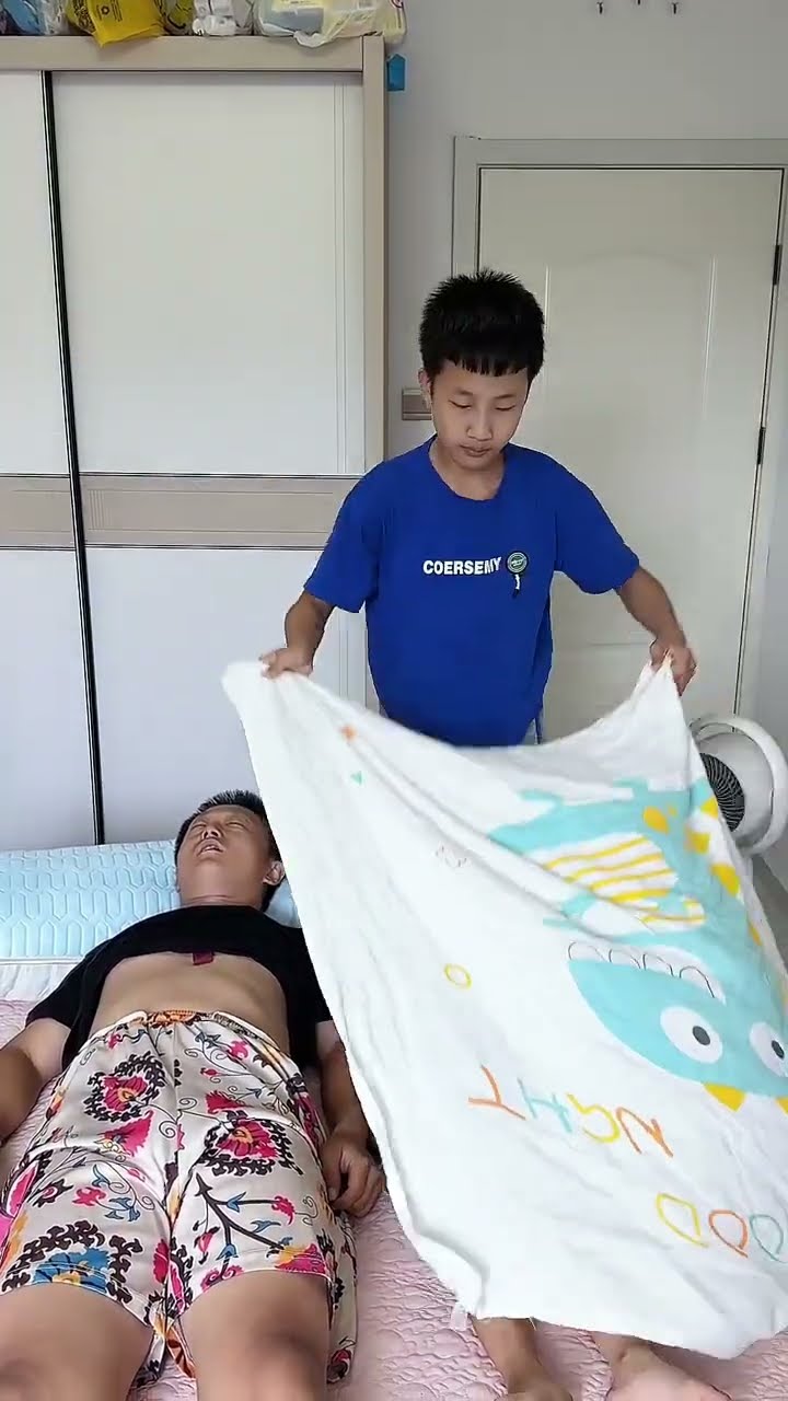 没想到哥哥会这样做！#Cute baby#Cute#呆萌小米宝#聪明宝宝#萌娃