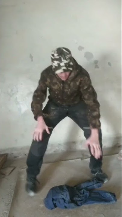 Зек заходит в хату
