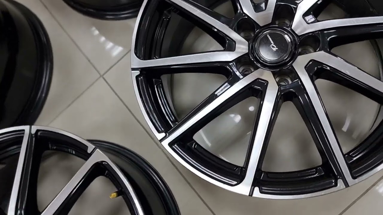 ハイエースGoodyear Eagle 15インチ タイヤ・ホイールセット