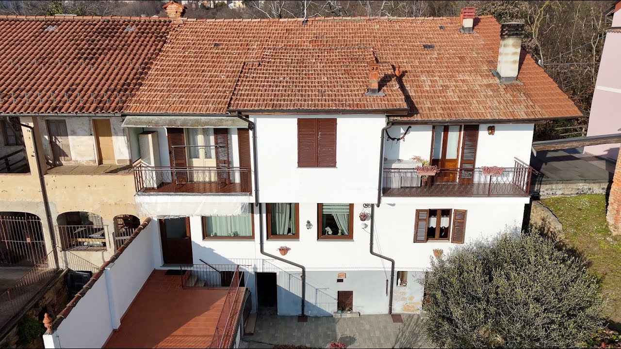 Bioglio, casa a schiera con giardino