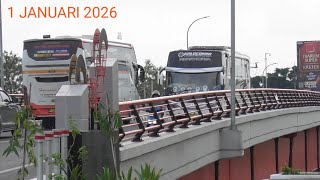 Tahun Baru 2026 Bus Pariwisata Dan Reguler Di Jembatan Ngujang Tulungagung 