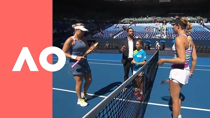 Anastasia Pavlyuchenkova and Danielle Collins on-court warm up (QF) | Australian Open 2019