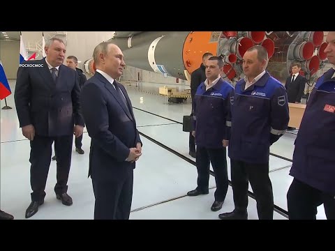 Владимир Путин и Александр Лукашенко посетили космодром Восточный