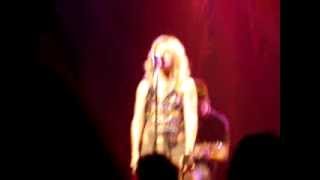 Kelly Clarkson - What&#39;s Up Lonely - Minneapolis - 06-04-05