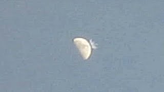 Asteroid strikes the Moon (Blender vfx)