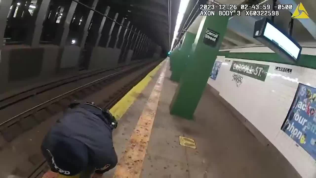 NYPD officers rescue man from subway tracks - YouTube