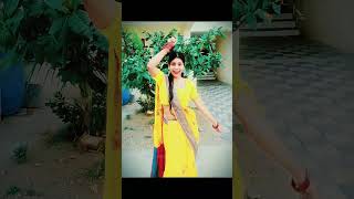 Gulabi gulabi gaal ✨👀🌸#ishamalviya .#song #viral #dance #trending #marathisong .....🌸
