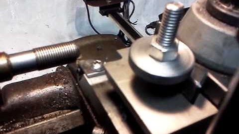 External thread flip up tool holder part 1