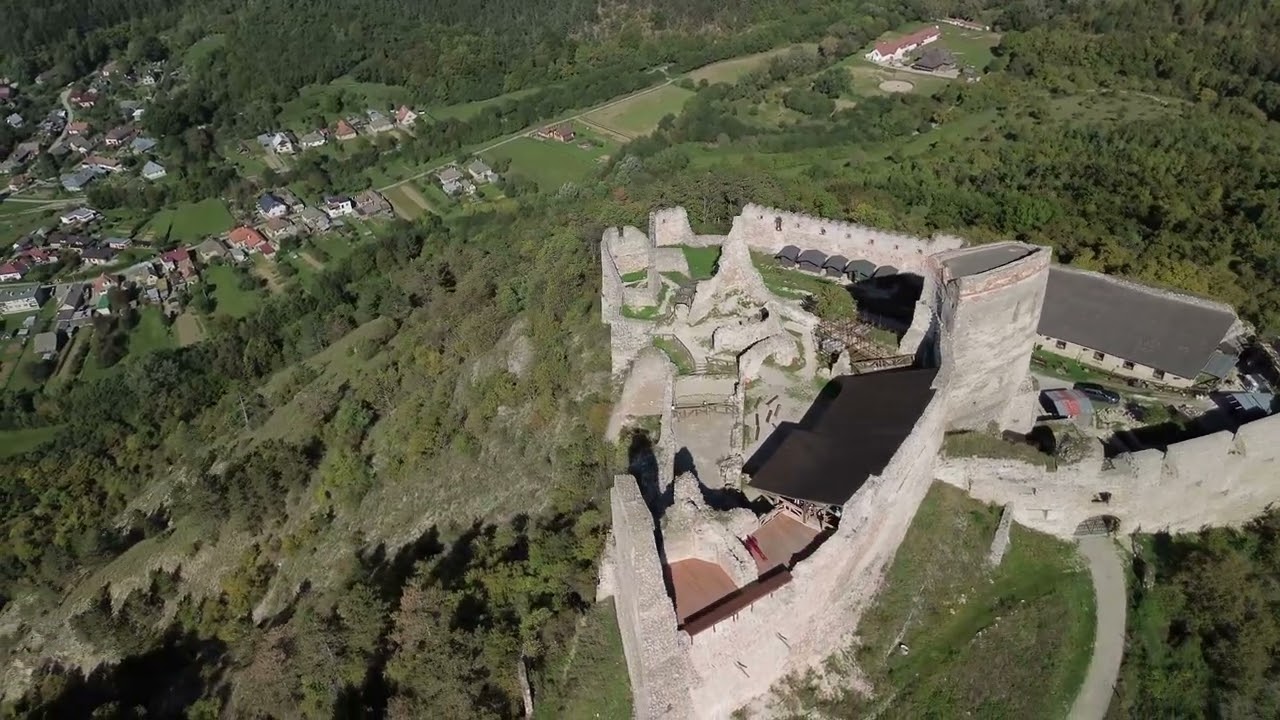 Чахтицкий град.Čachticky hrad.