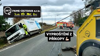 1.Vyproštění MB Atega z příkopy.