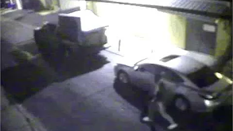 Surveillance video of suspect in Steven Esworthy m...