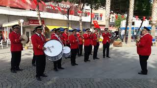 Dikili Bandosu (Kırmızı Gülün Alı Var) Dikili Belediye Bandosu`na Ait Bir Çok Kanalımda Mevcut