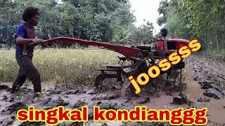 Singkal baru di coba sangat mantul#traktorquickg1000 #traktor #traktorsawah #traktortangan
