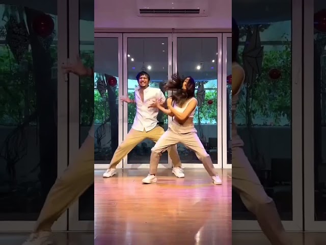Mere Sapno Ki Rani | Vikas x Shruteeh Dance #shorts #viral class=