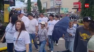 Supporters gather at Toncontín to welcome former President Juan Orlando Hernández