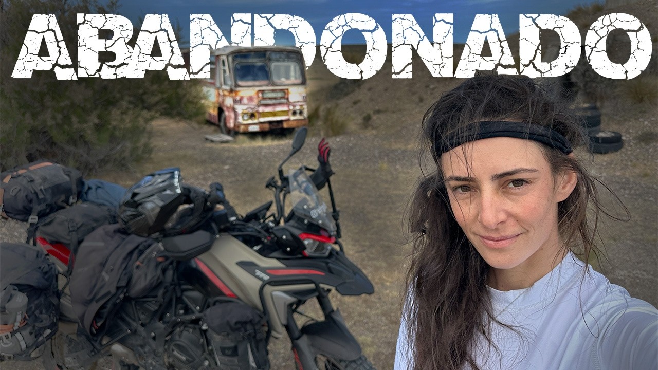 MIEDO de NOCHE en un COLECTIVO ABANDONADO - Al Sur en Moto Ep 7