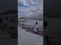 В Сочи огромная волна разгромила пляж