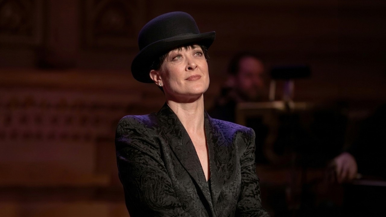"Nowadays" from Chicago - Karen Ziemba & Bebe Neuwirth (Live)