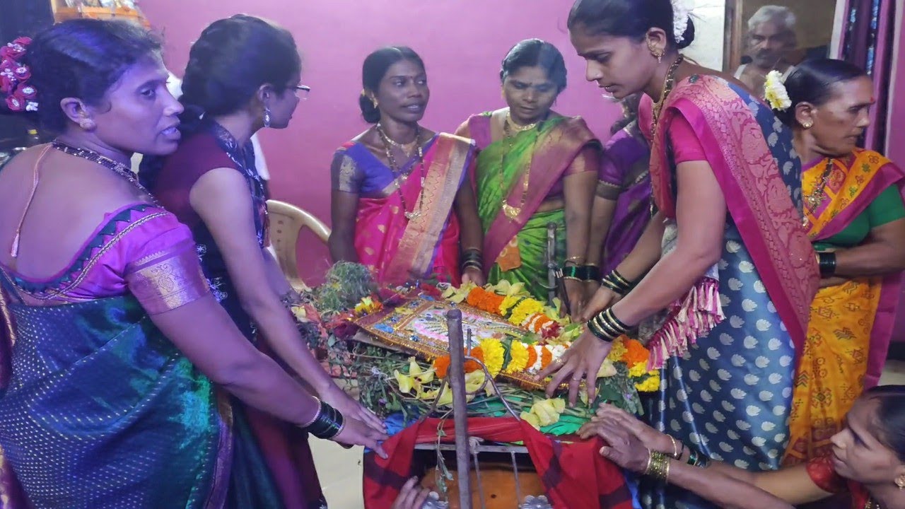 गौवराय चाली सांसऱ्या/Gauri visarjan/ Raigad-Roha-kokban - YouTube