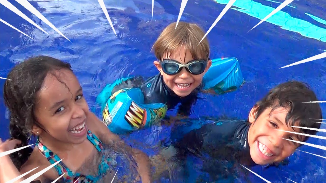 DiversÃo Na Piscina Com Meus Primos Youtube